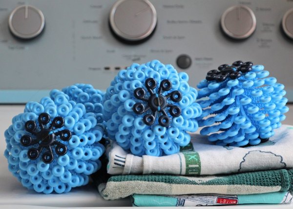 洗衣中：安裝過濾器或Coraball環保纖維球 吸附毛髮與微塑膠