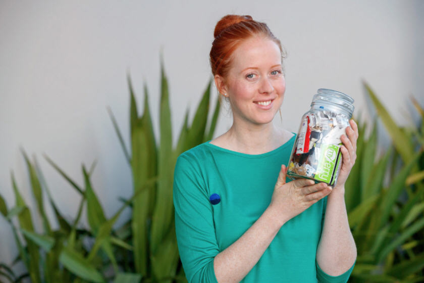把18個月的塑膠垃圾裝進一個玻璃罐！Erin Rhoads開創「零浪費育兒法」