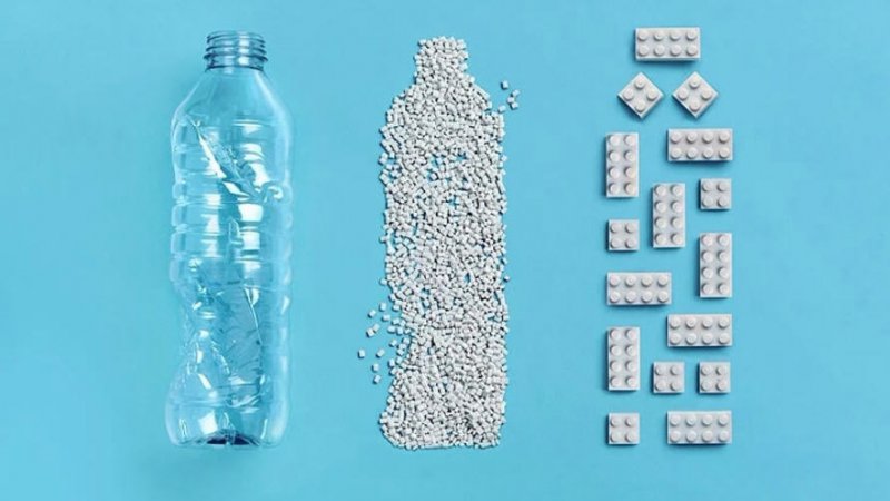 樂高也要永續環保！釋出回收塑膠瓶製成的LEGO樣本，
樂高公司捨棄一次性塑膠包材後的新創舉