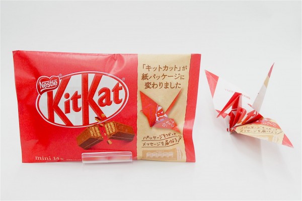 年減380噸塑膠垃圾！日本Kit Kat改採「紙質包裝」，
吃完巧克力還能「摺紙鶴」送人！