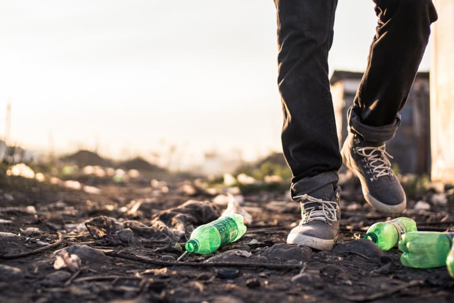 塑膠也能很時尚！Adidas、Timberland用回收材料製衣做鞋