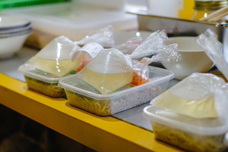 塑膠袋裝熱食會有毒嗎？5個大哉問，破解塑膠的疑慮！